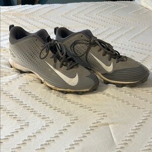 Nike Gray and White Vapor Athletic Shoes Sleek Design